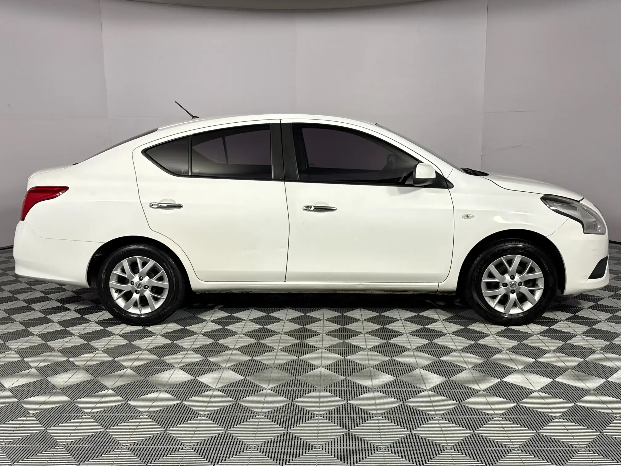 Nissan Almera