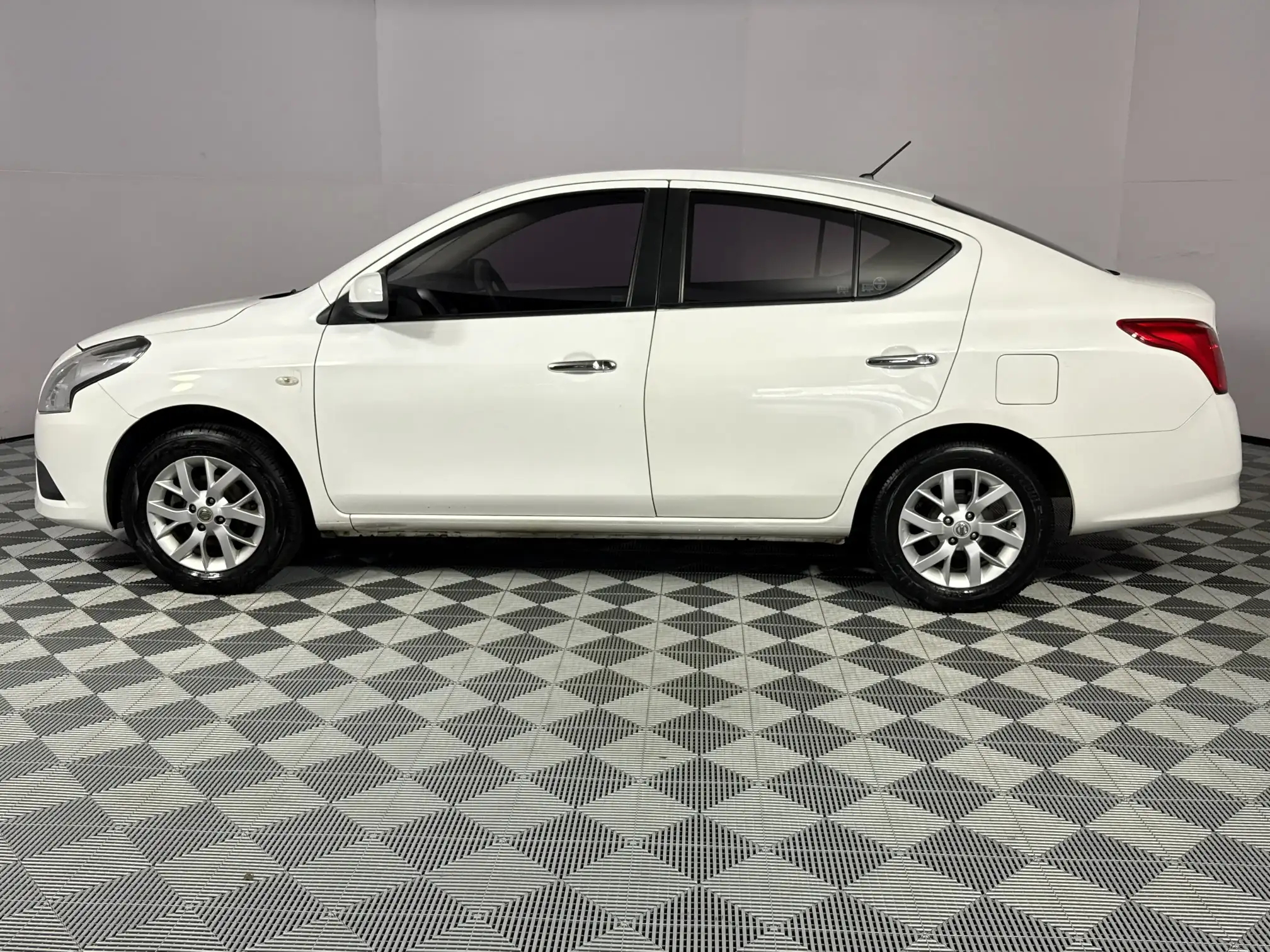 Nissan Almera