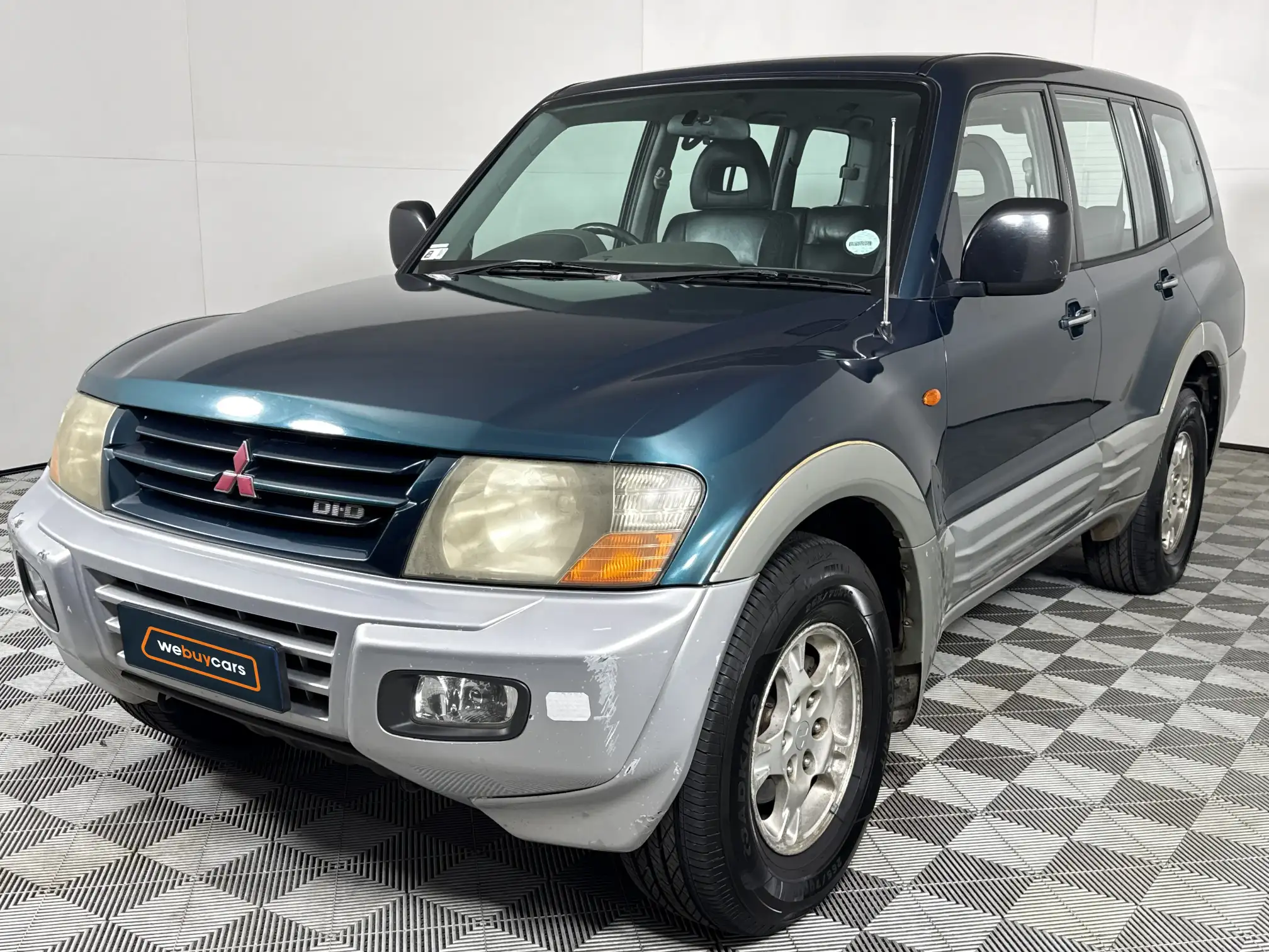 2000 Mitsubishi Pajero