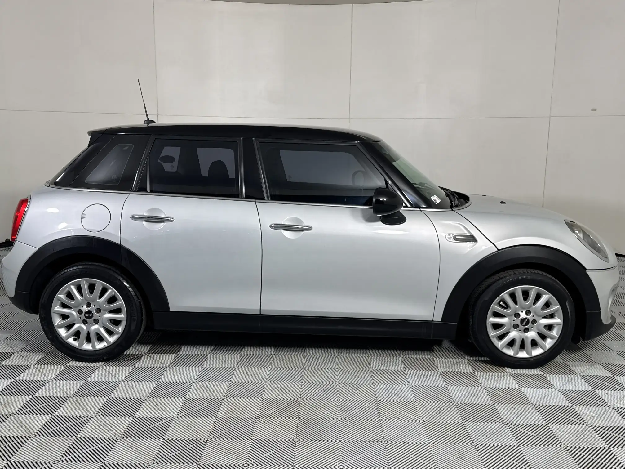 Mini Cooper 5DR