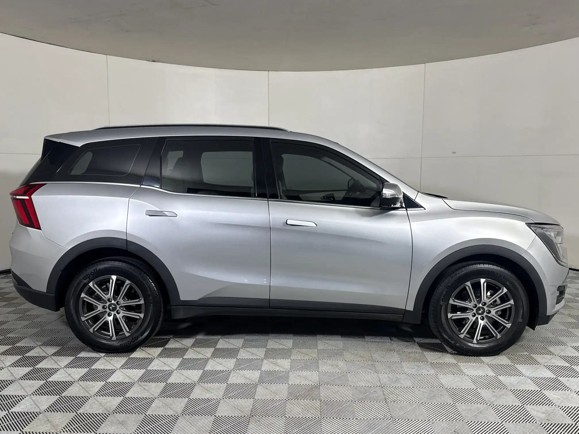 Mahindra XUV 700