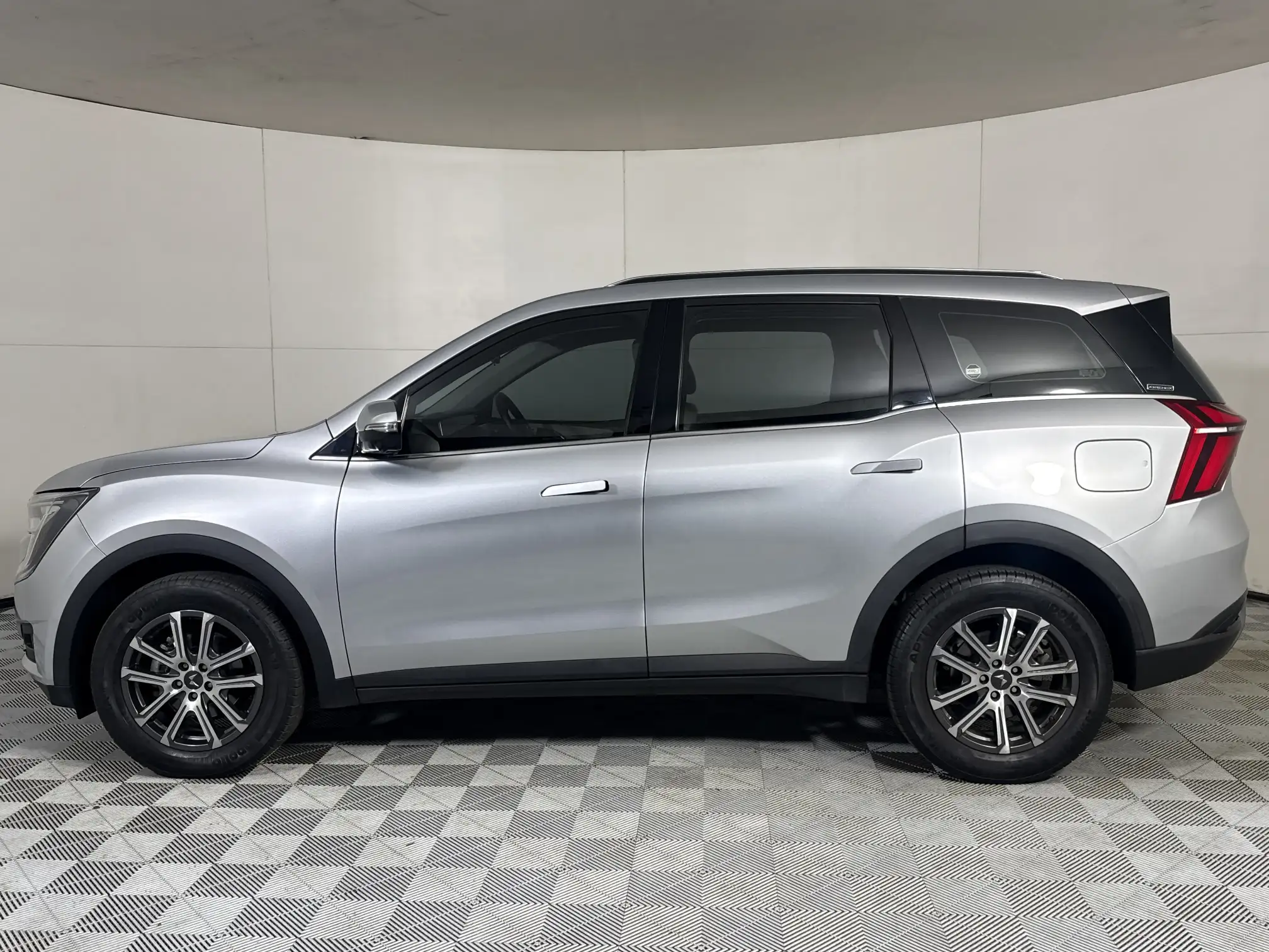 Mahindra XUV 700