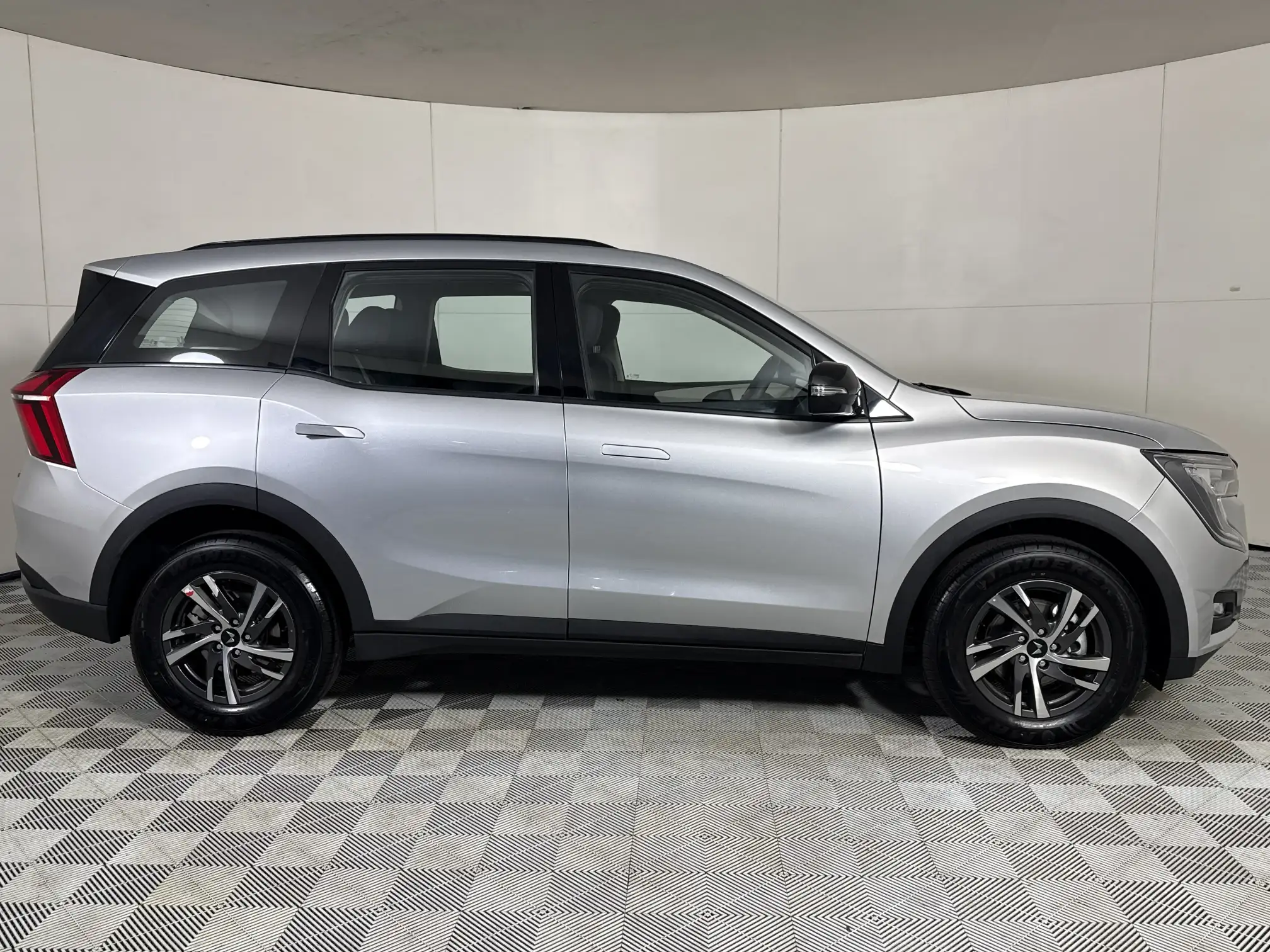 Mahindra XUV 700