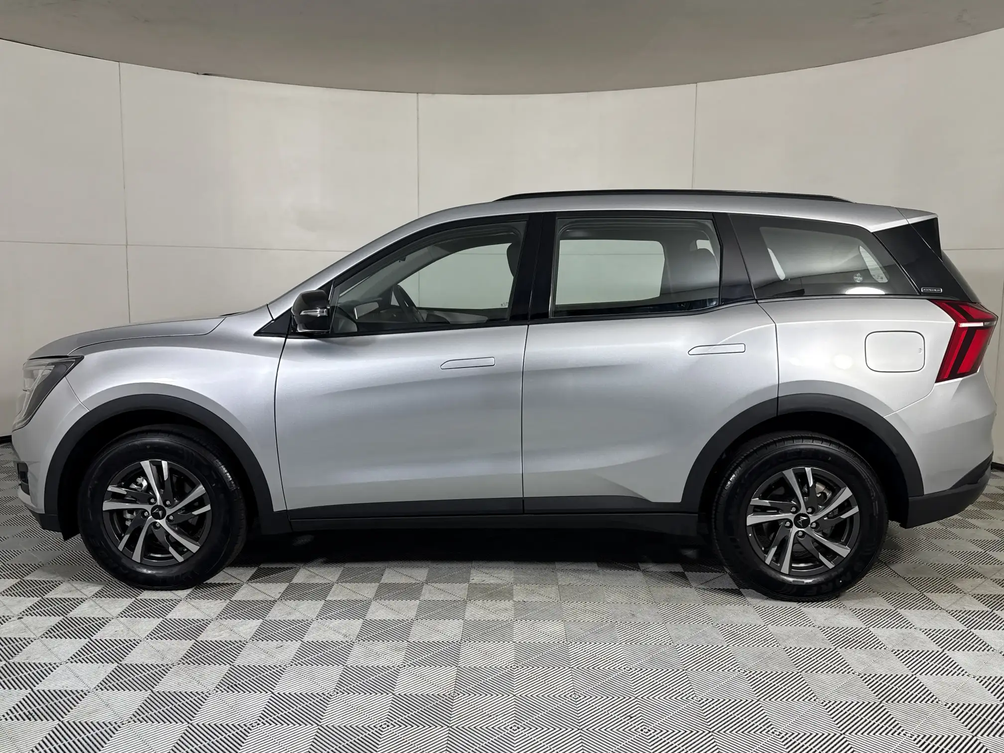 Mahindra XUV 700