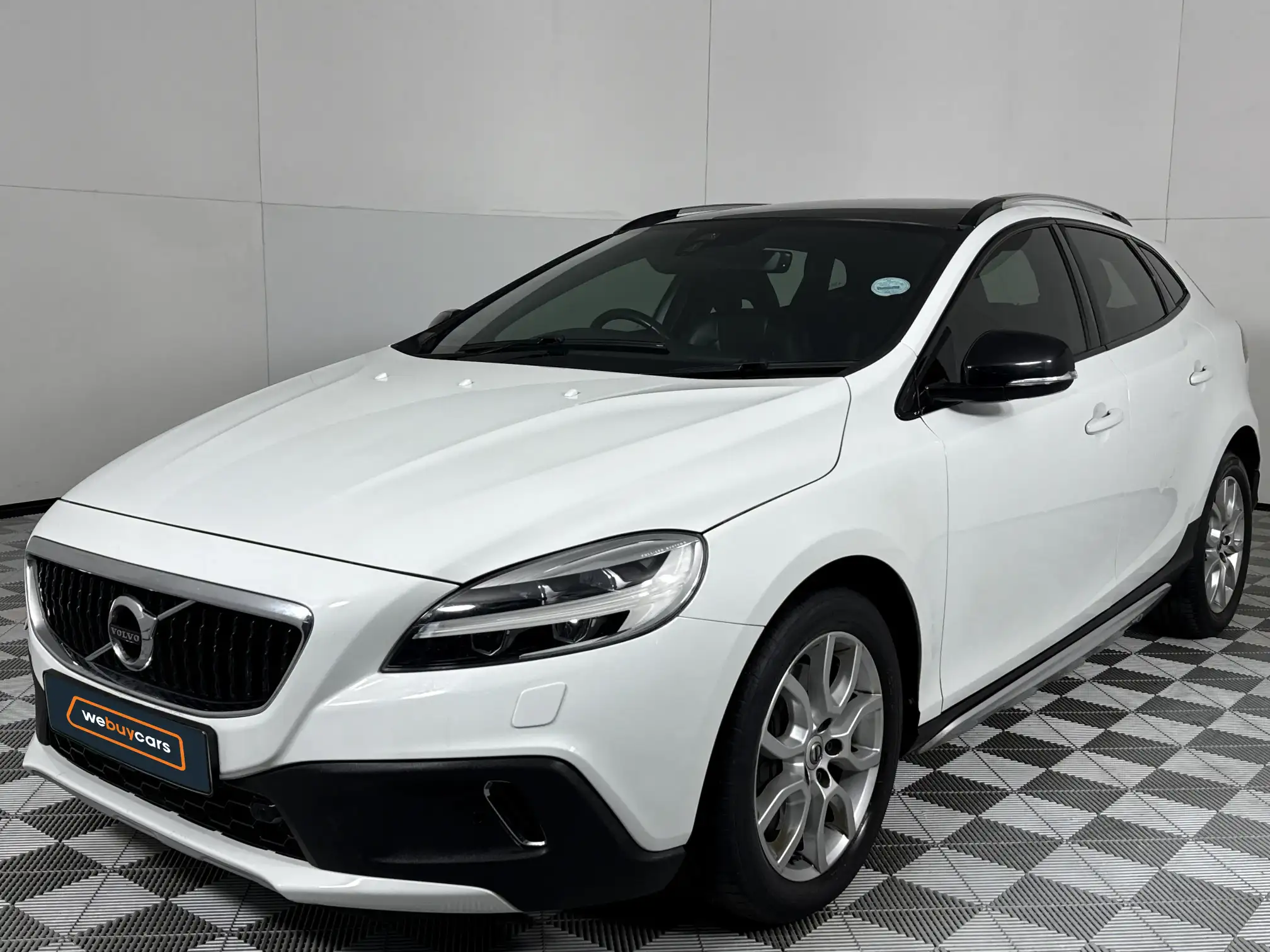 2019 Volvo V40