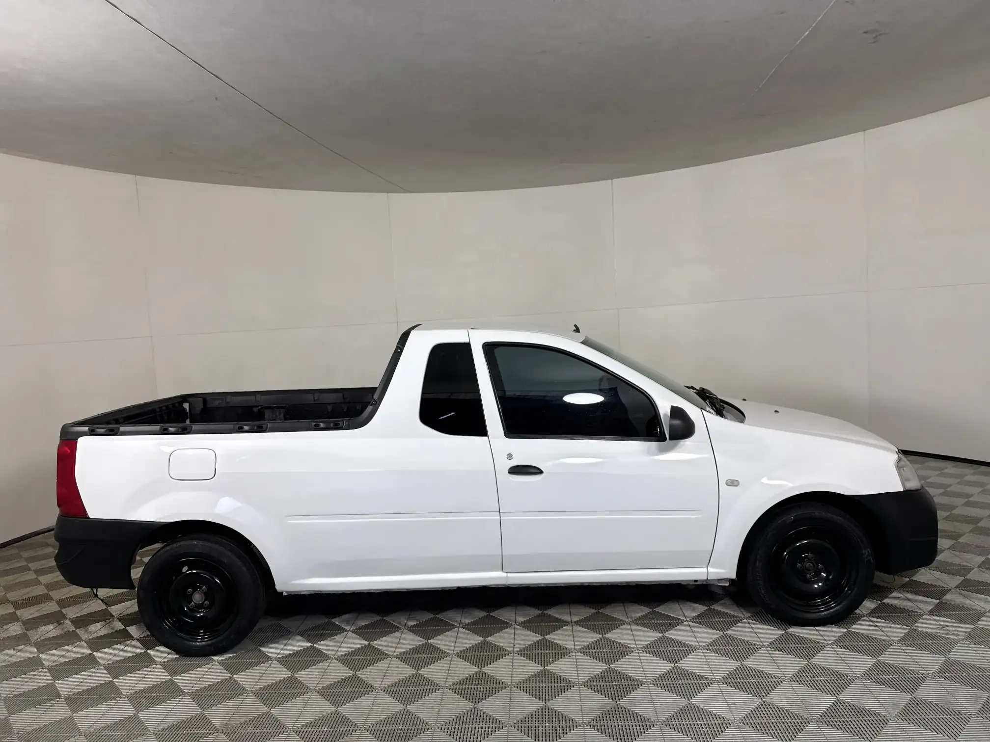 Nissan NP200