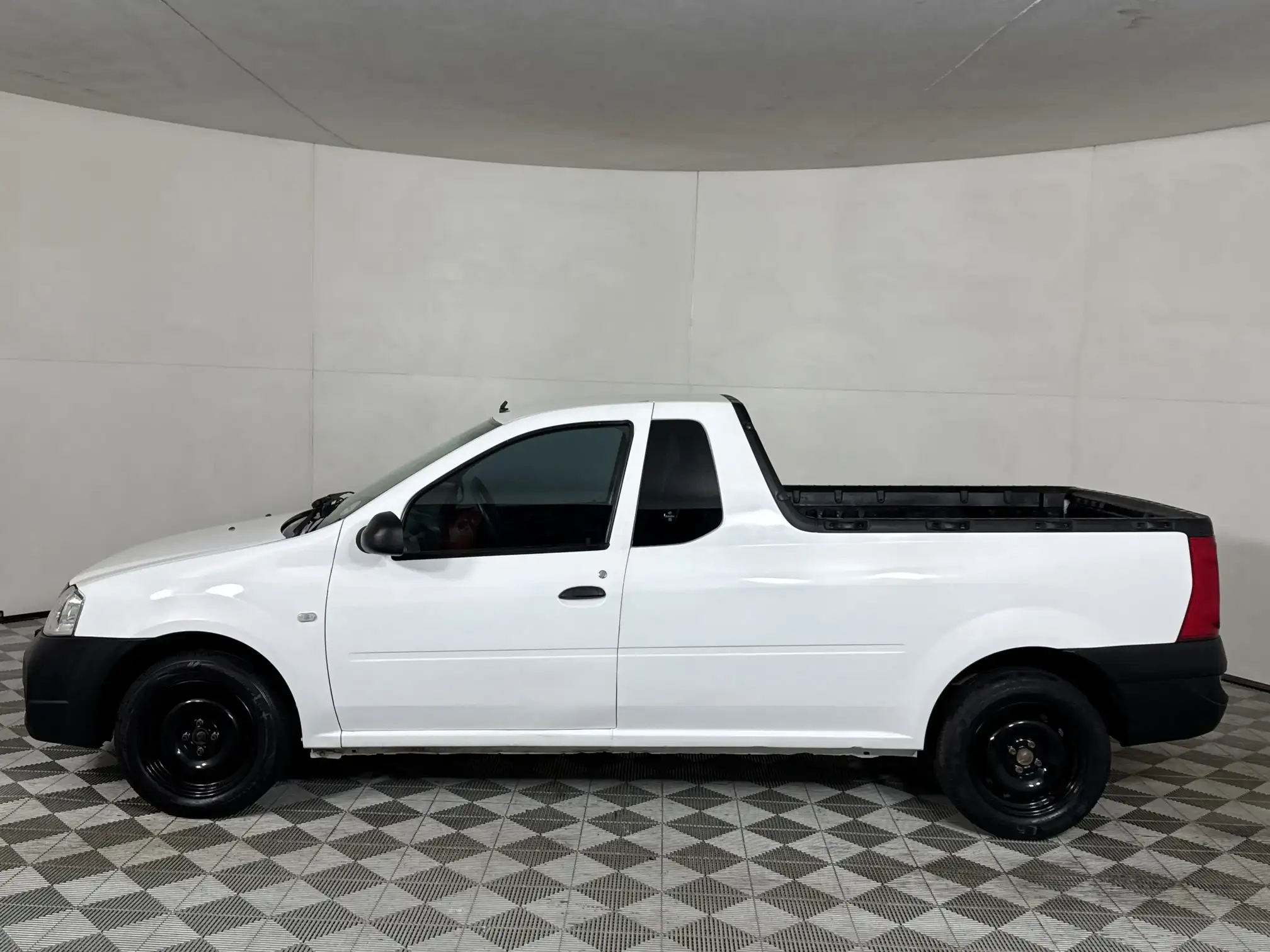 Nissan NP200