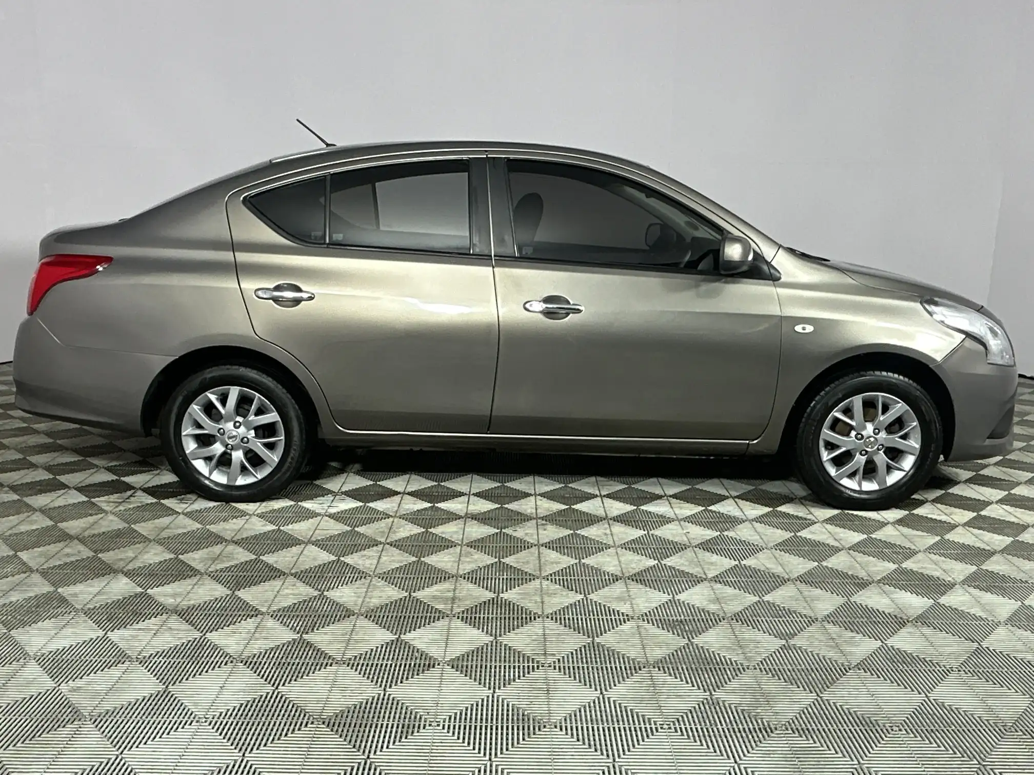 Nissan Almera