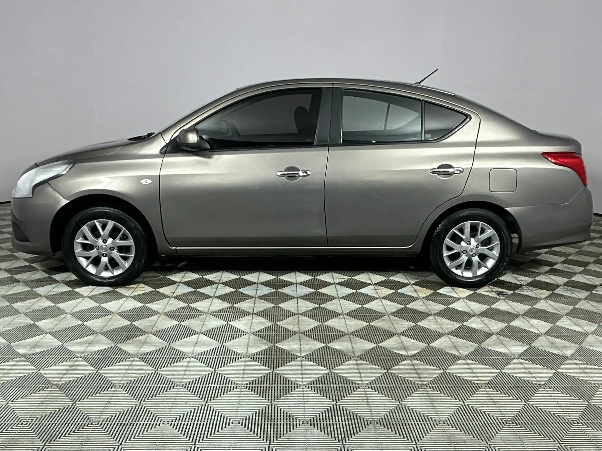 Nissan Almera