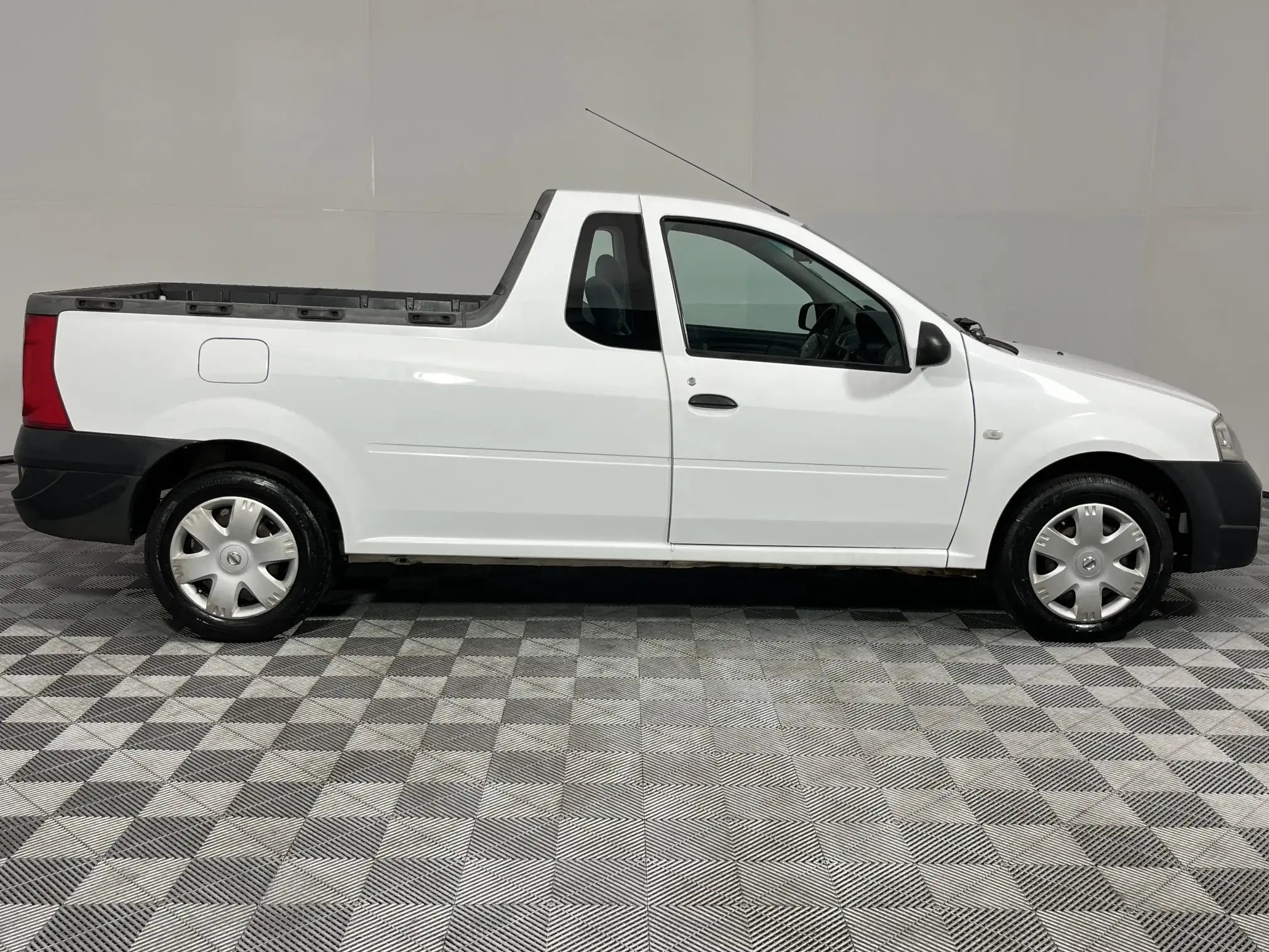 Nissan NP200