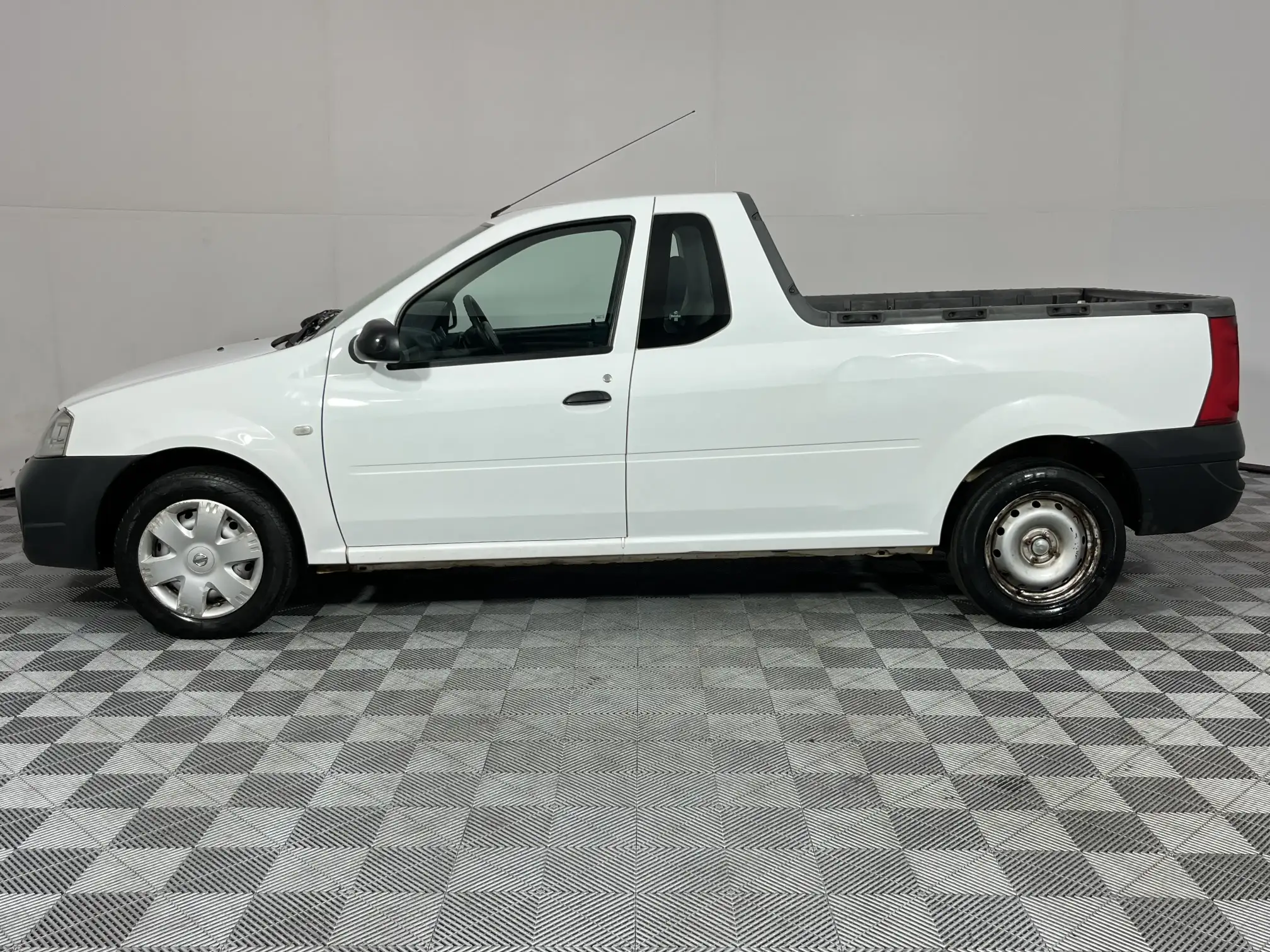 Nissan NP200