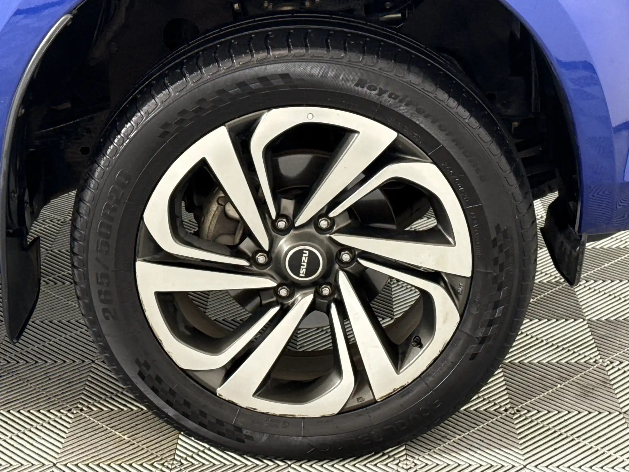 Isuzu MU-X