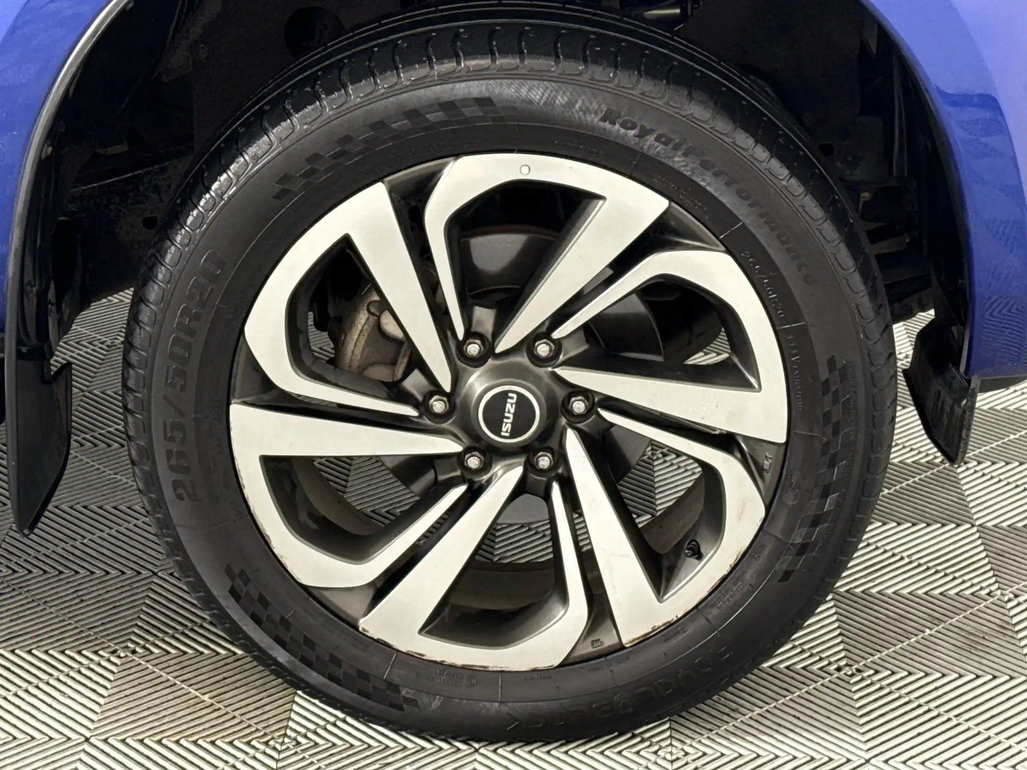 Isuzu MU-X