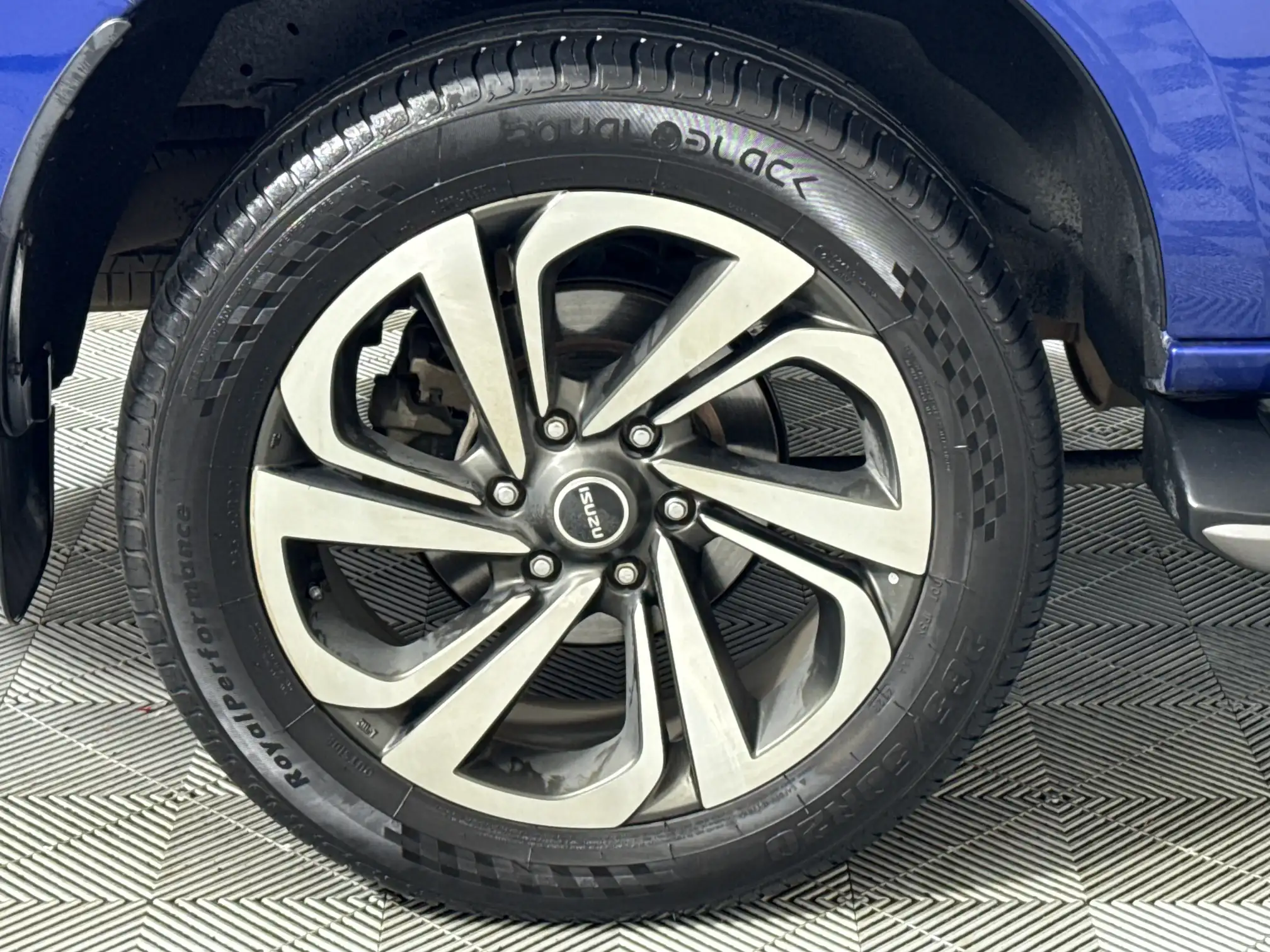 Isuzu MU-X