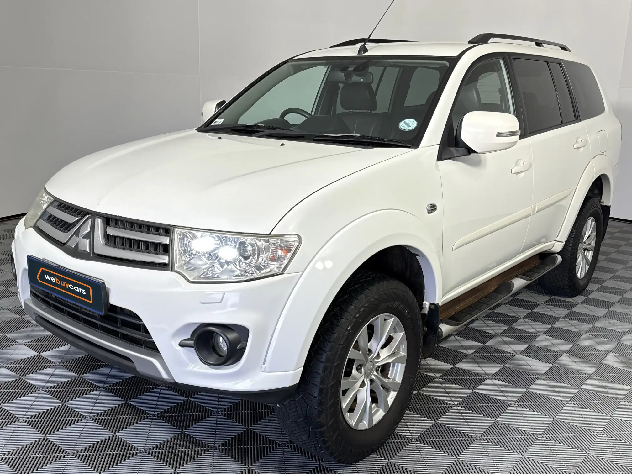 2016 Mitsubishi Pajero