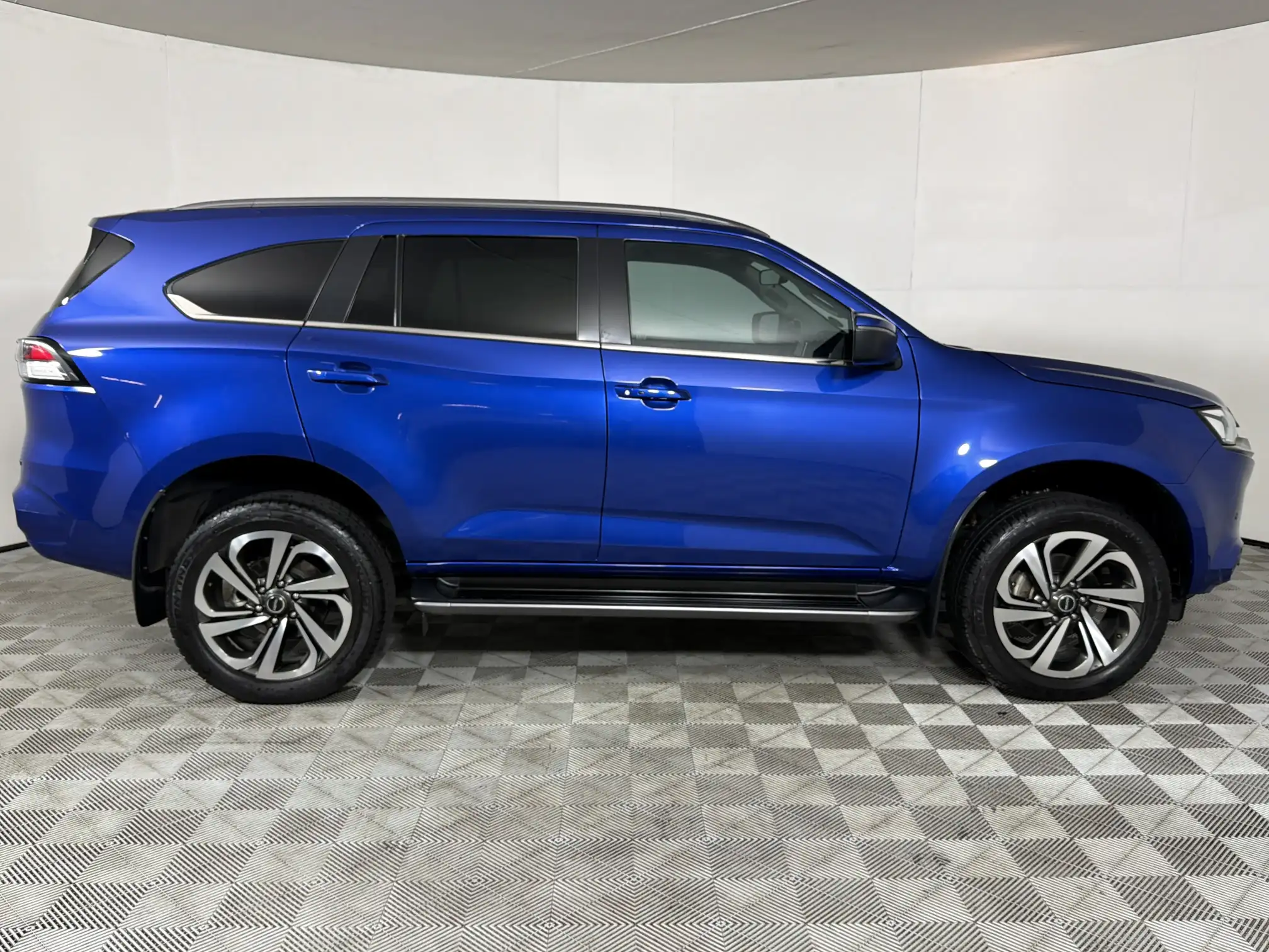 Isuzu MU-X