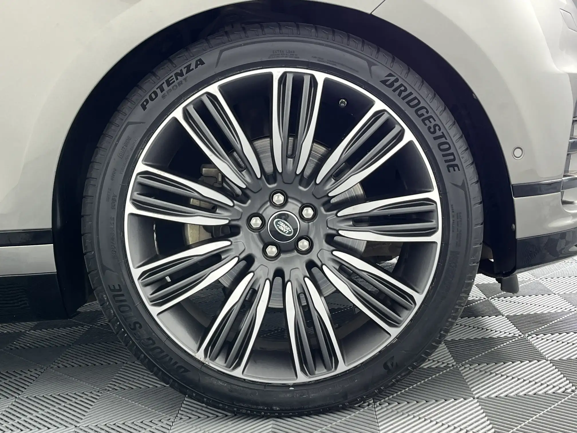 Land Rover Velar