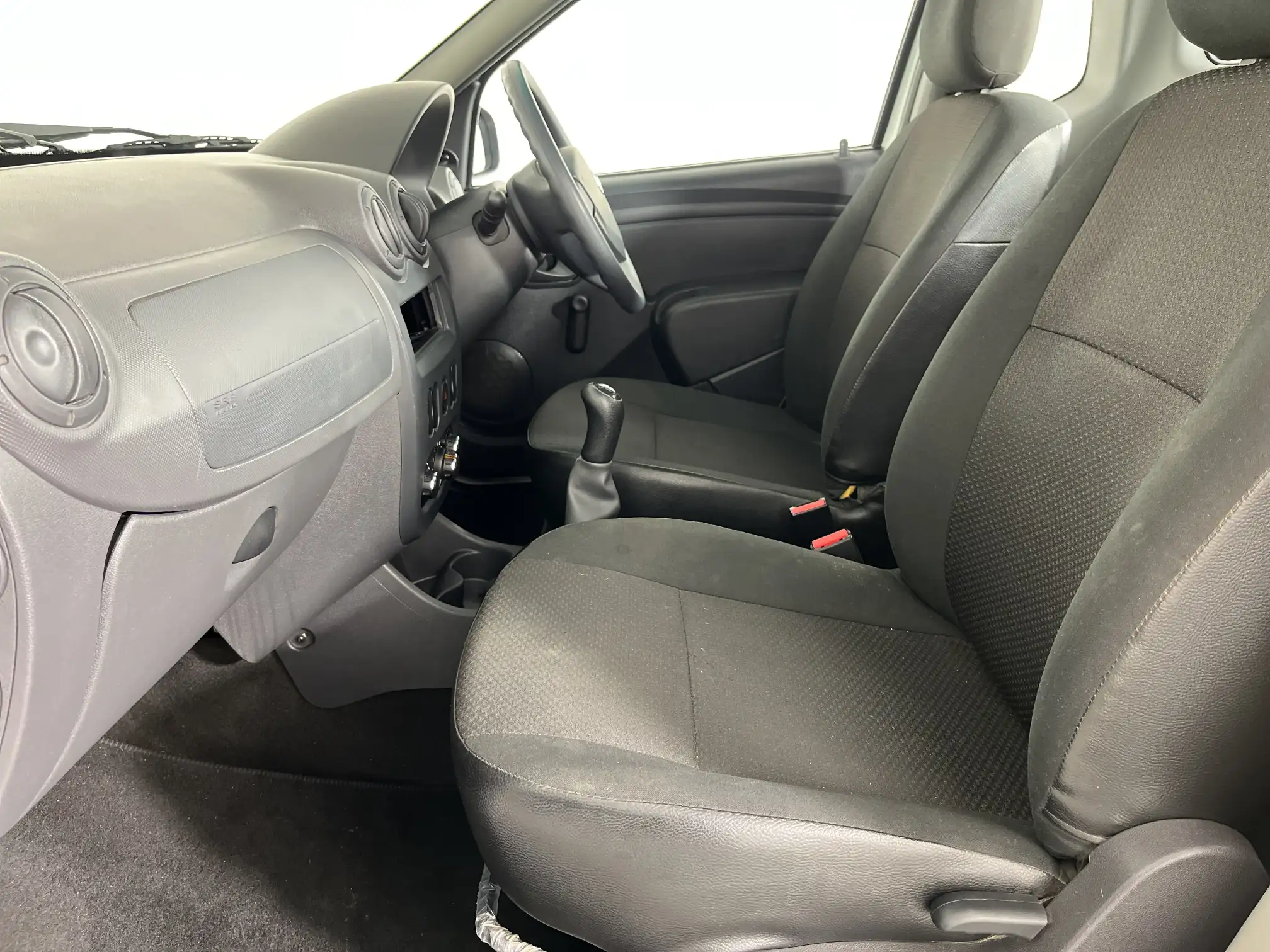 Nissan NP200