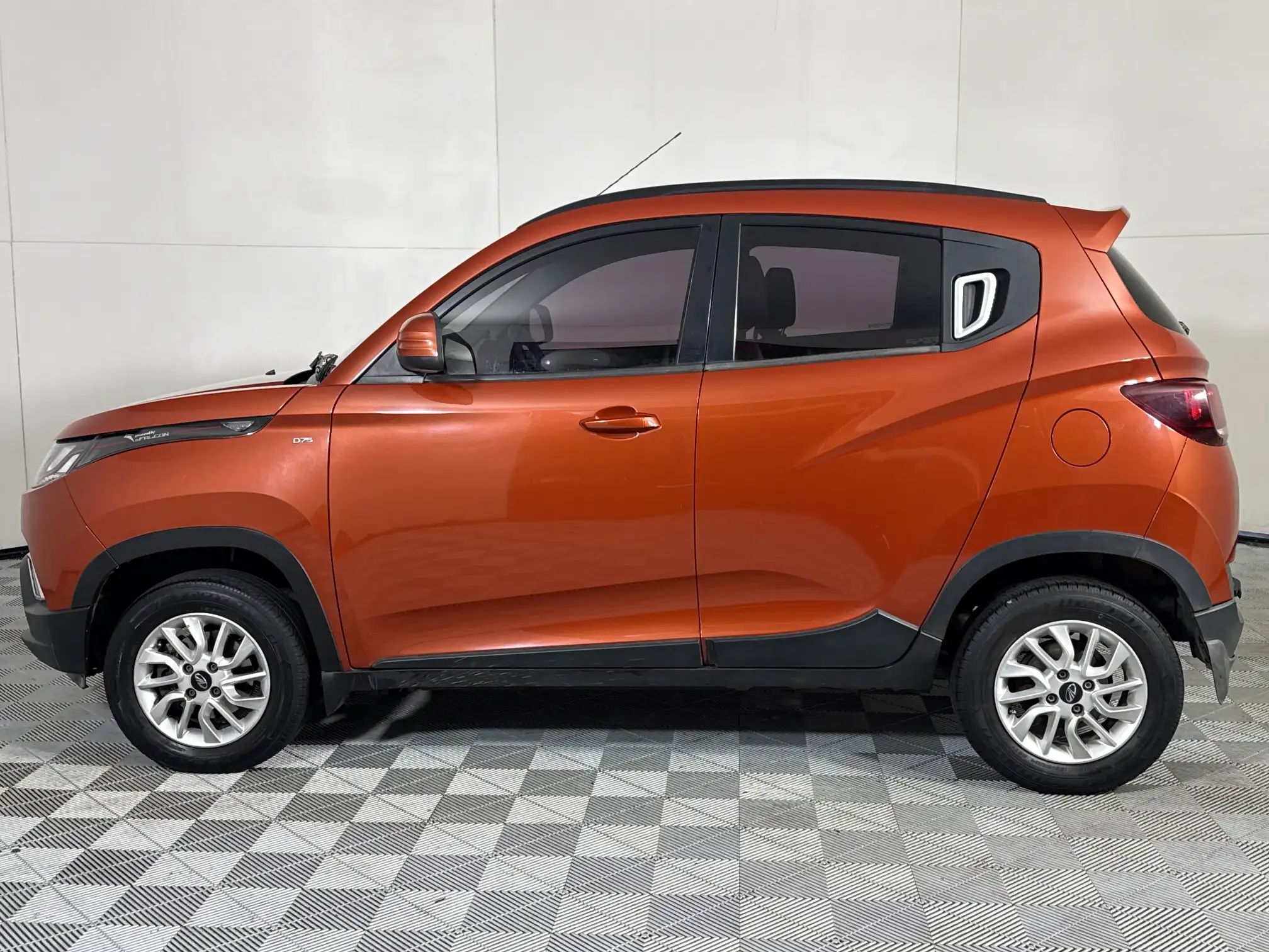 Mahindra KUV 100