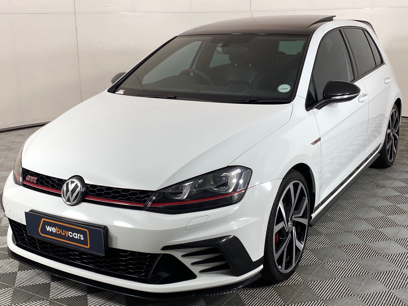 Used 17 Volkswagen Golf 7 Gti 2 0 Tsi Dsg Clubsport For Sale Webuycars