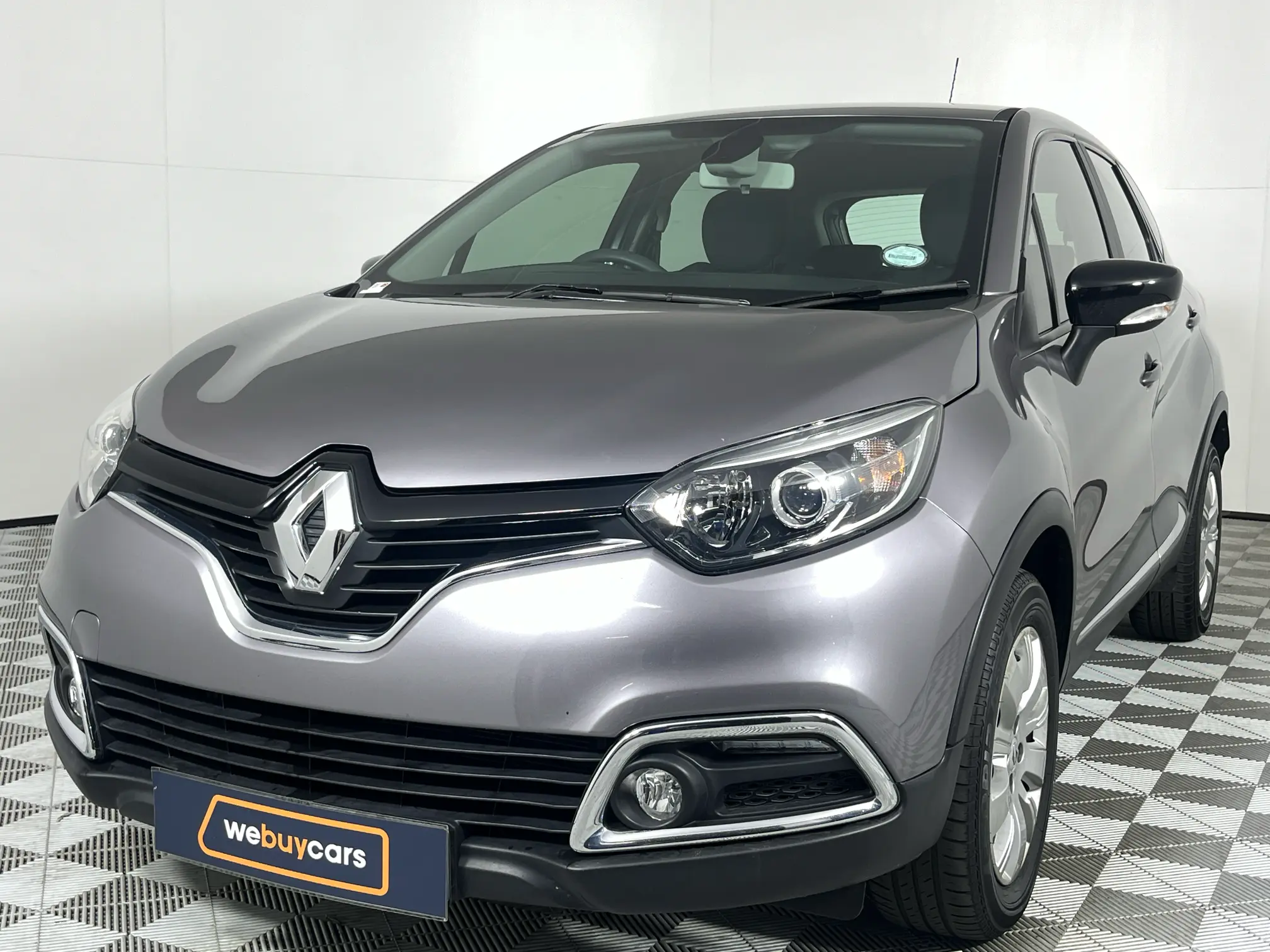 2017 Renault Captur 900t Expression 5-Door (66 KW)