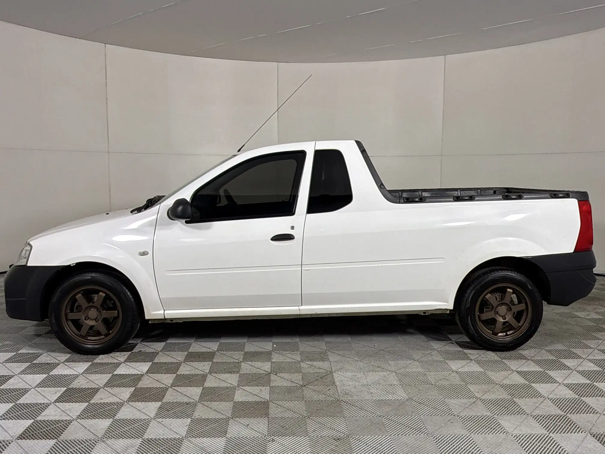 Nissan NP200