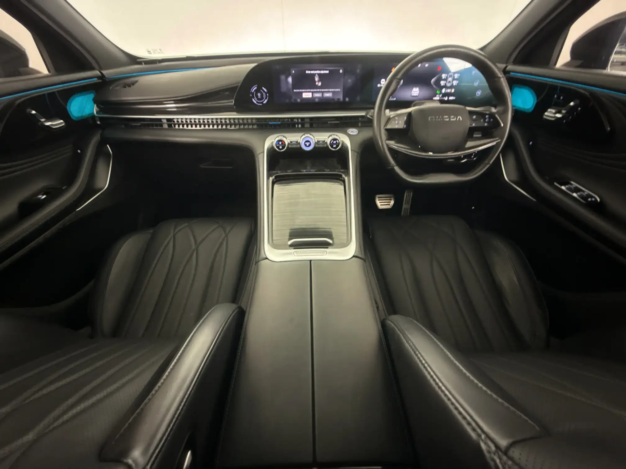 Omoda C9