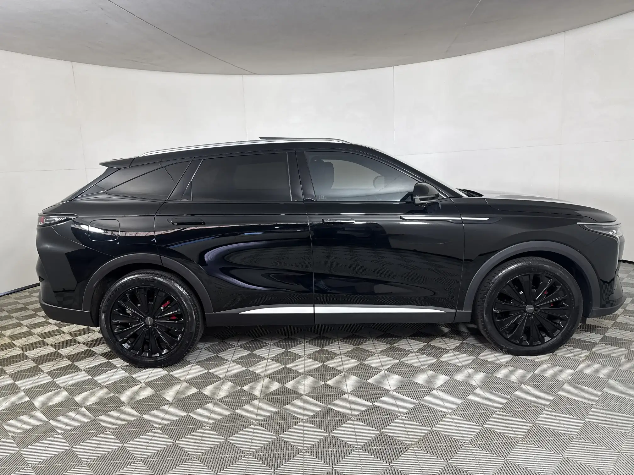 Omoda C9