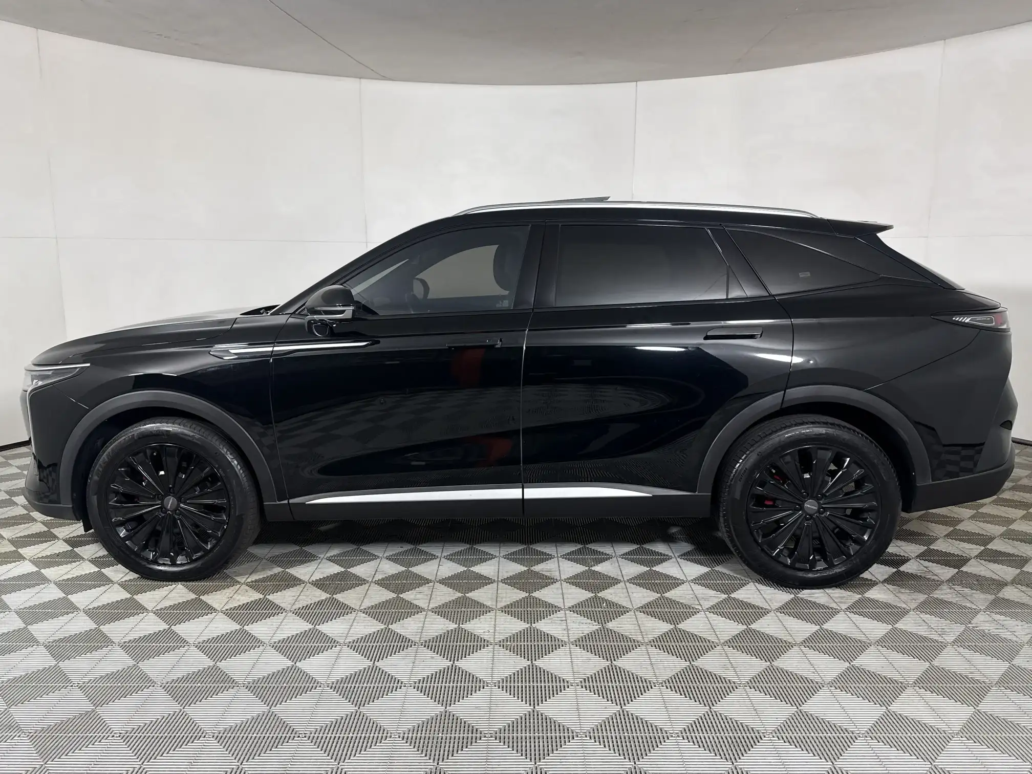 Omoda C9
