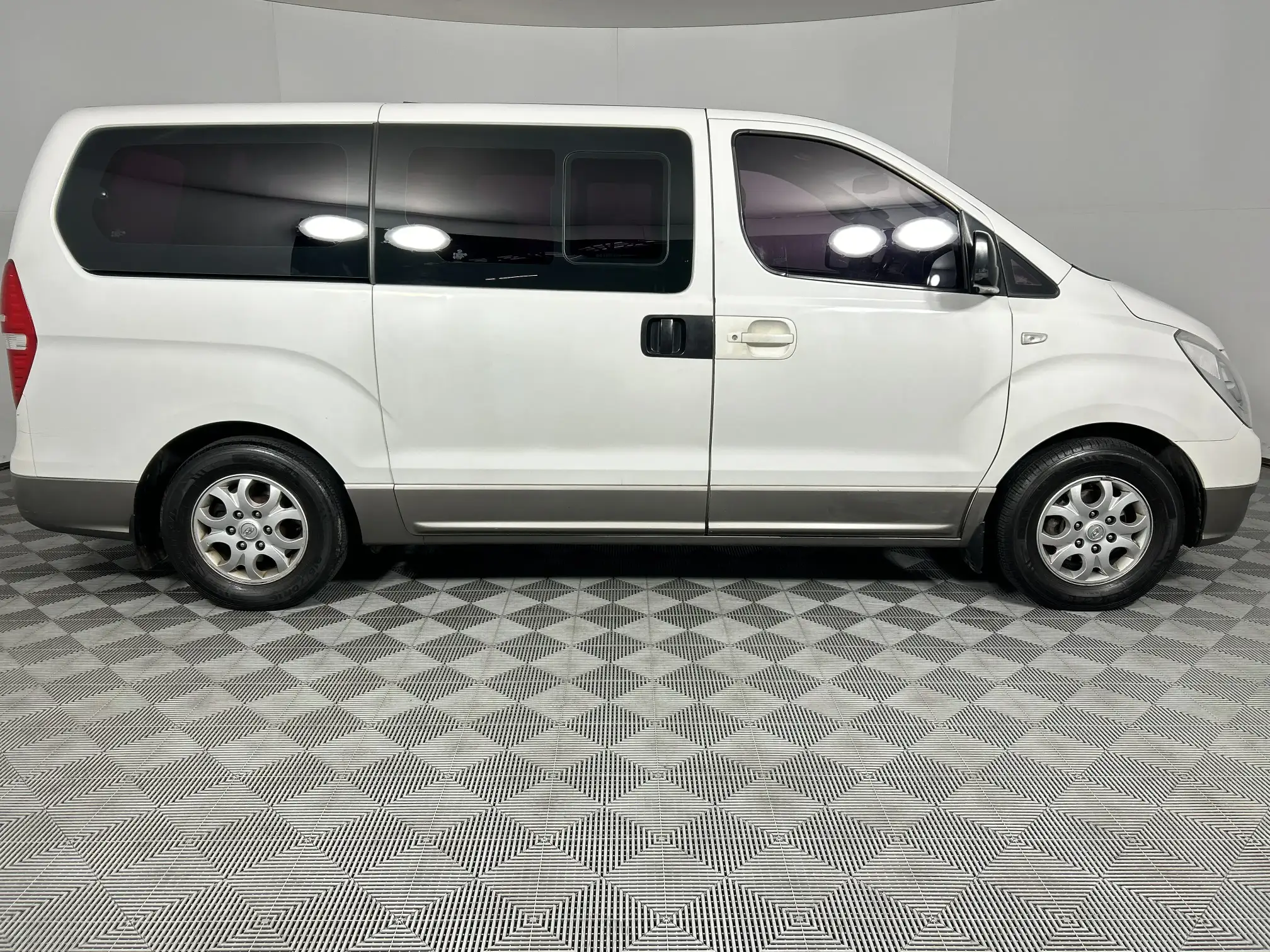 Hyundai H-1