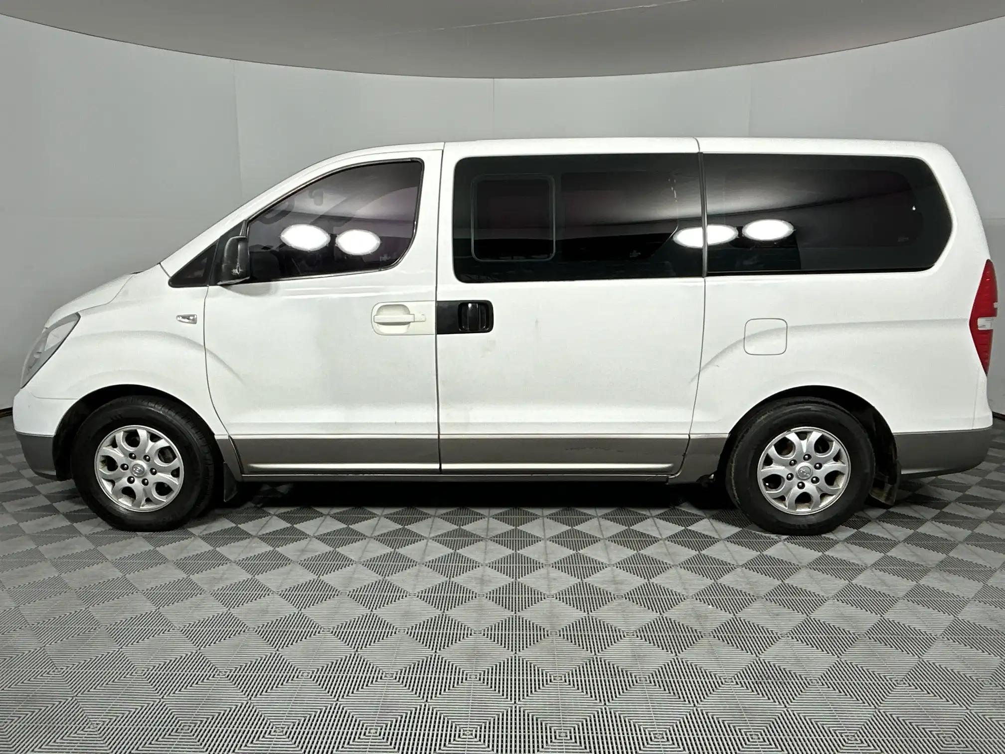 Hyundai H-1