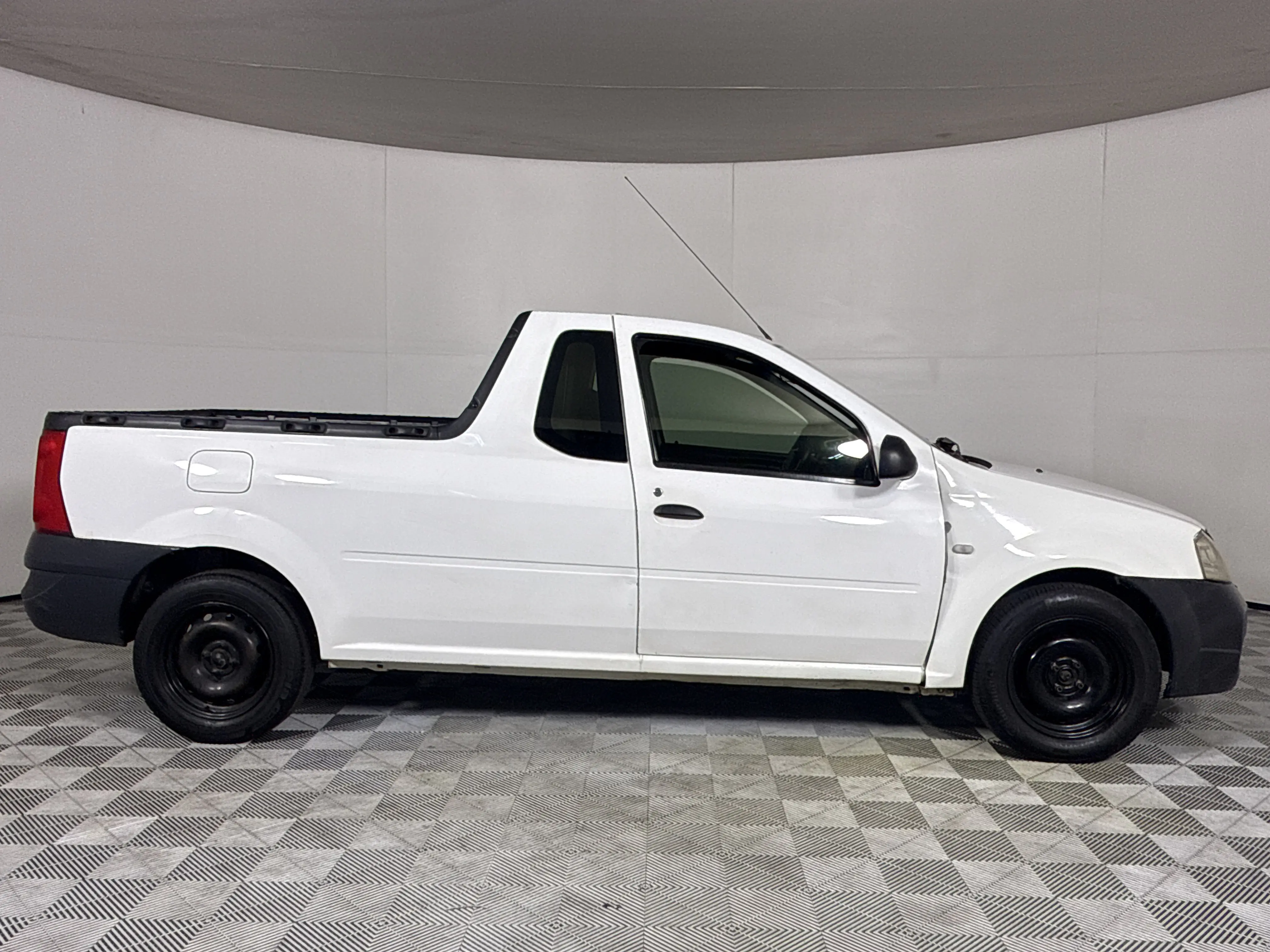 2019 Nissan NP200 1.6 A/C Safety Pack Pick Up Single Cab, photo 4