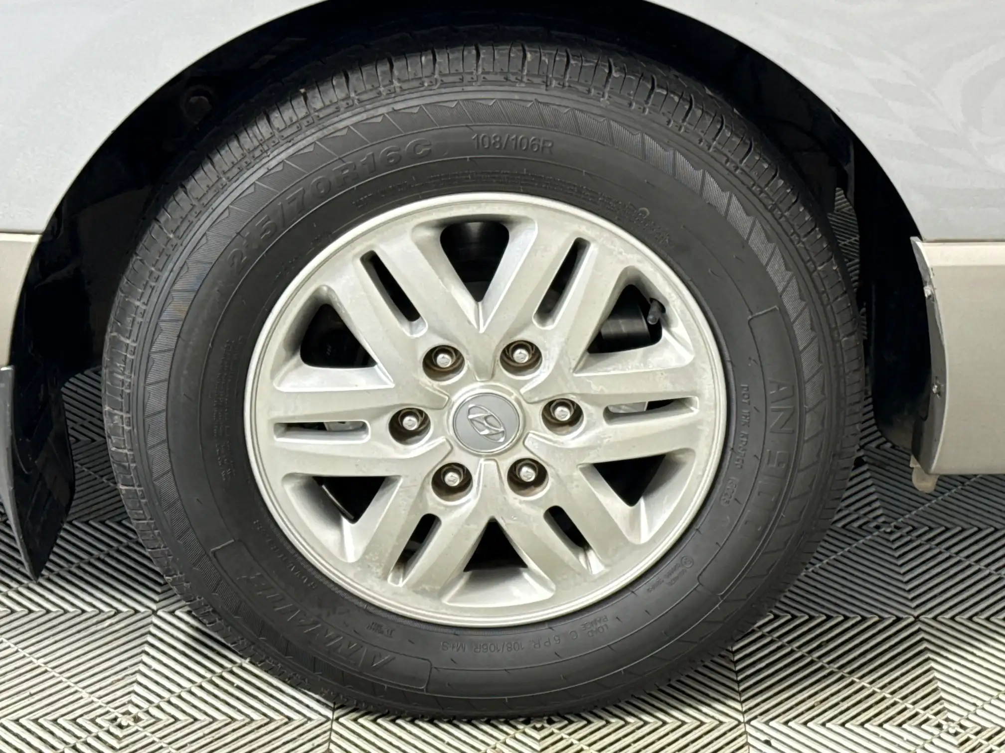Hyundai H-1