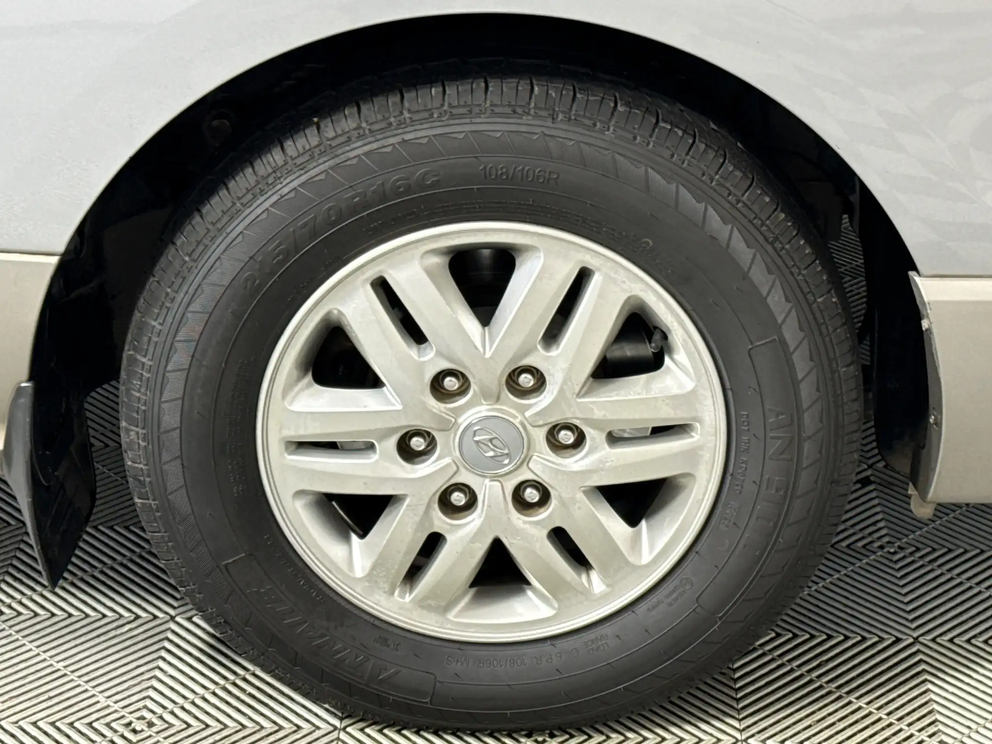 Hyundai H-1